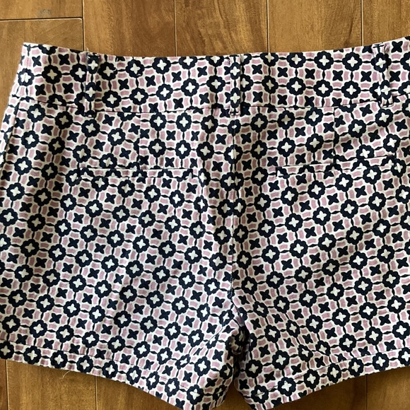 ❤️🔥5/20$ 5$💜THE LOFT💫 Women’s Navy/Purple Printed Short Shorts - Picture 8 of 11